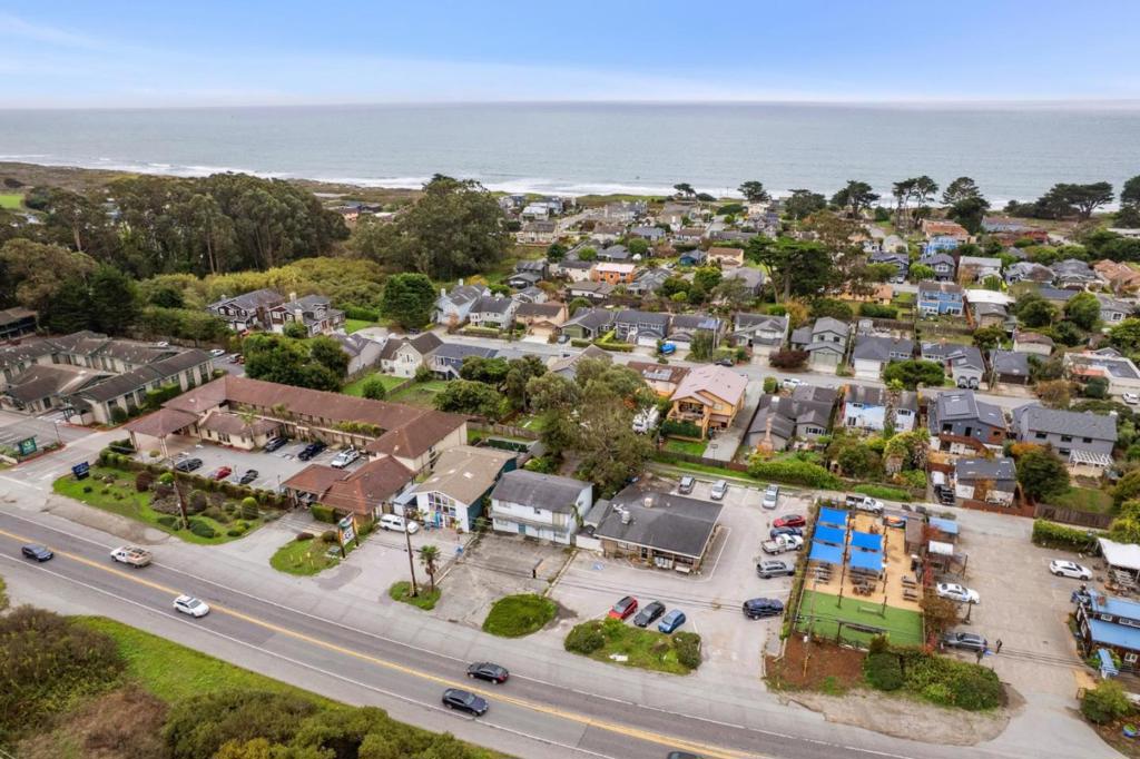 3048 Cabrillo Highway Property Photo 10