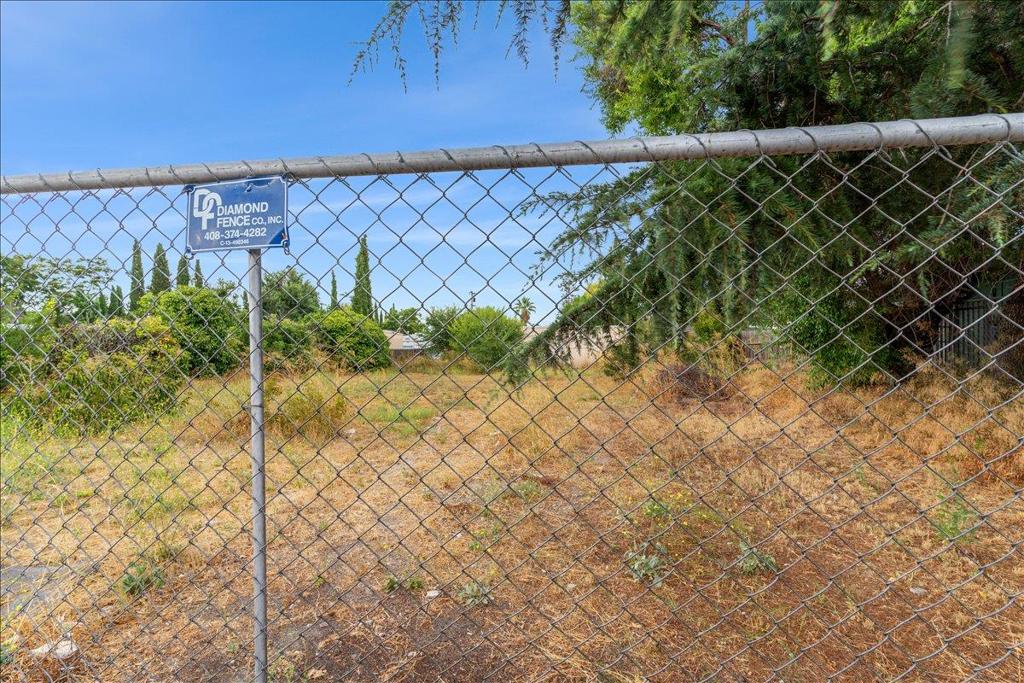 1500 Camden Property Photo 2