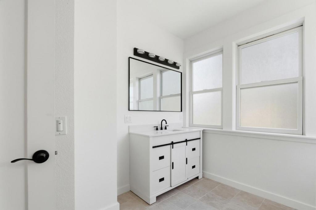 140 E Reed Street 3 Property Photo 10