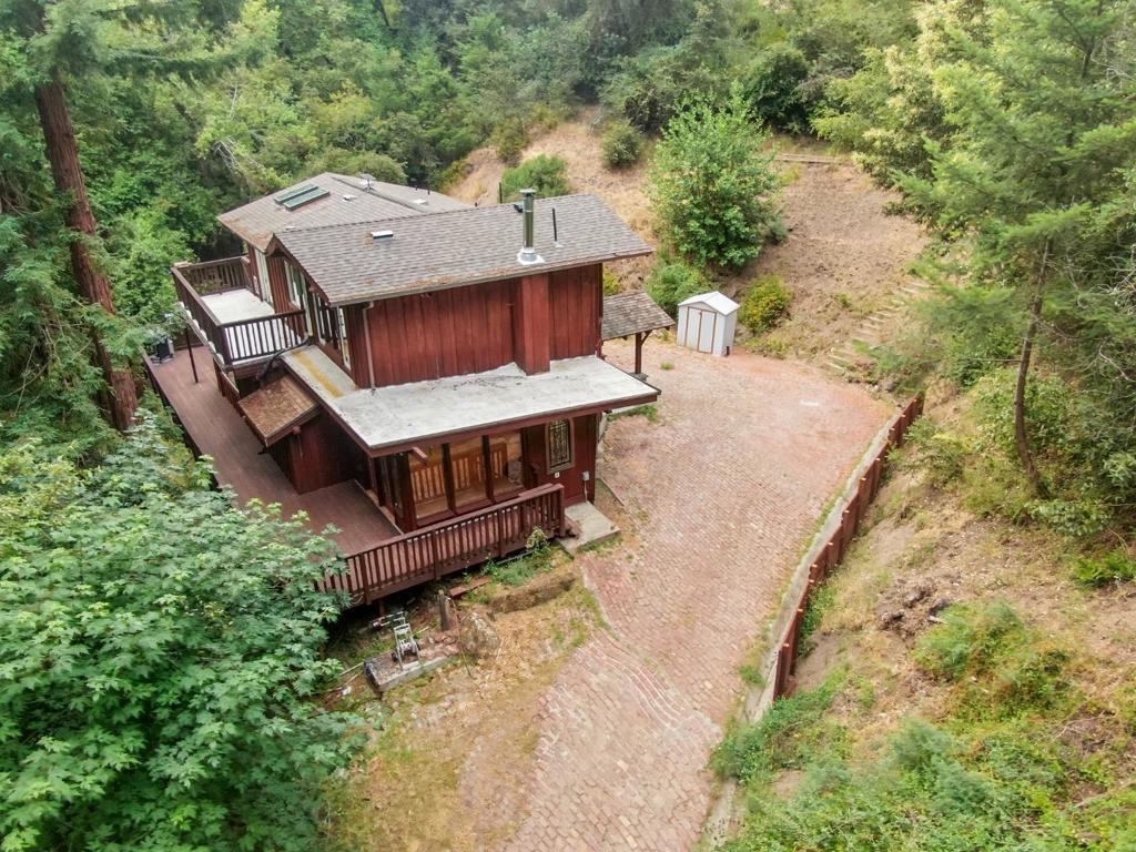 975 Logan Creek Road Property Photo 2