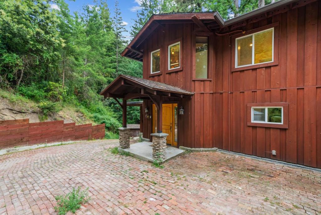 975 Logan Creek Road Property Photo 5