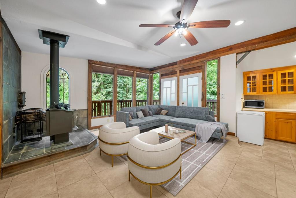 975 Logan Creek Road Property Photo 11