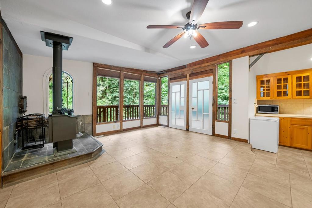 975 Logan Creek Road Property Photo 12
