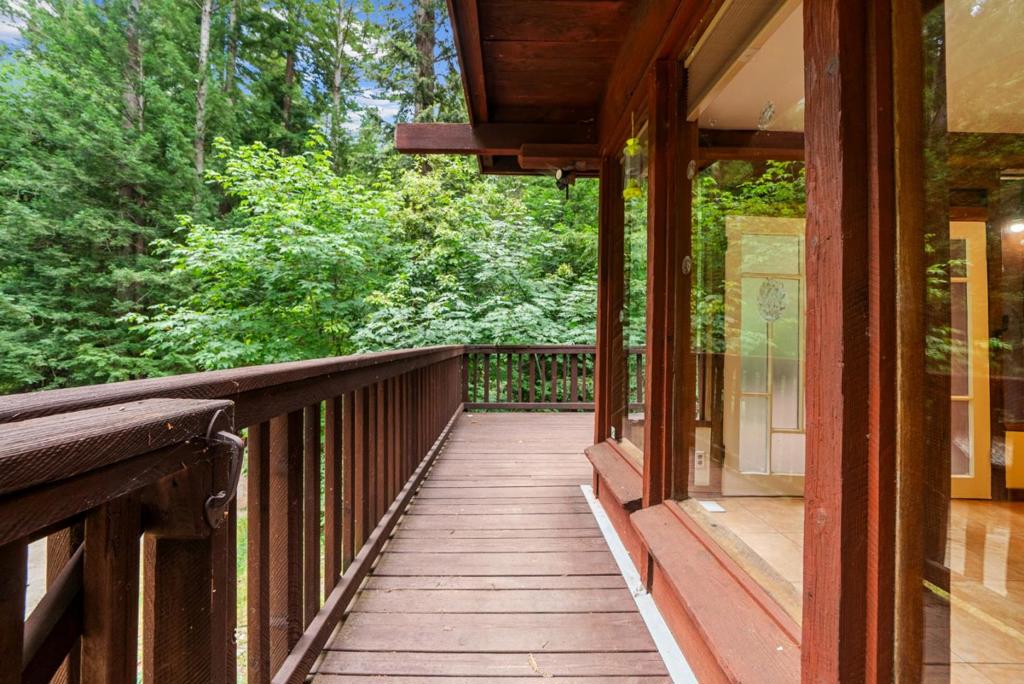 975 Logan Creek Road Property Photo 18