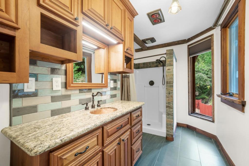 975 Logan Creek Road Property Photo 36