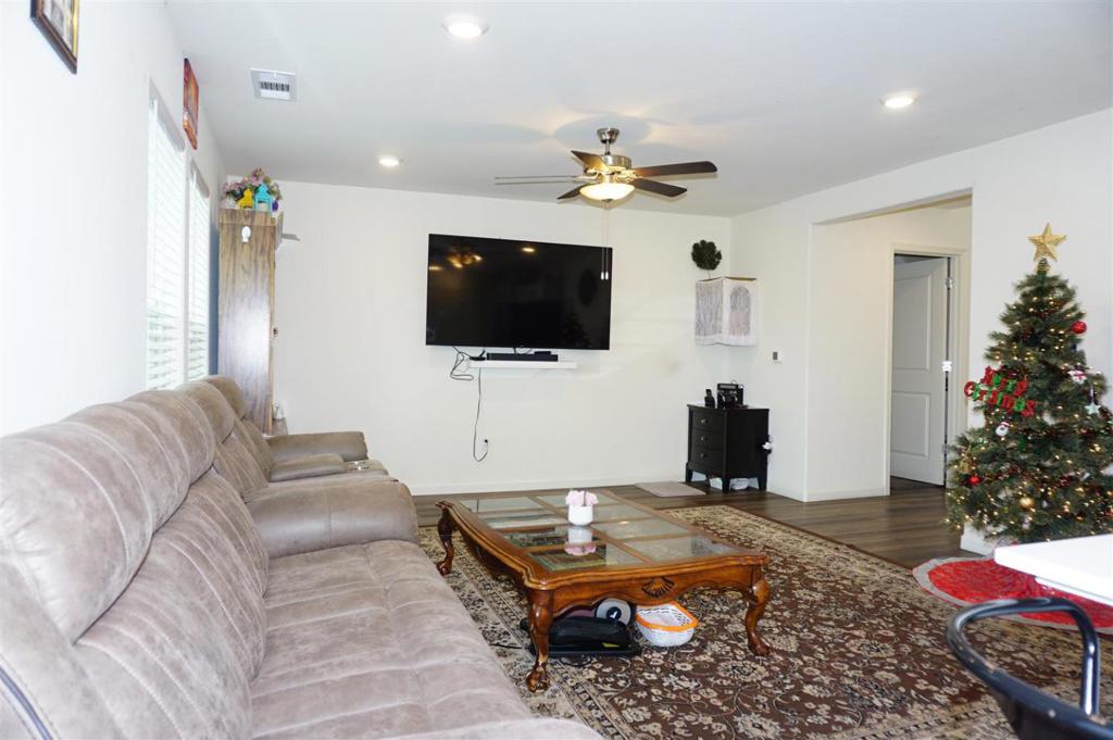 405 Greene Way Property Photo 5