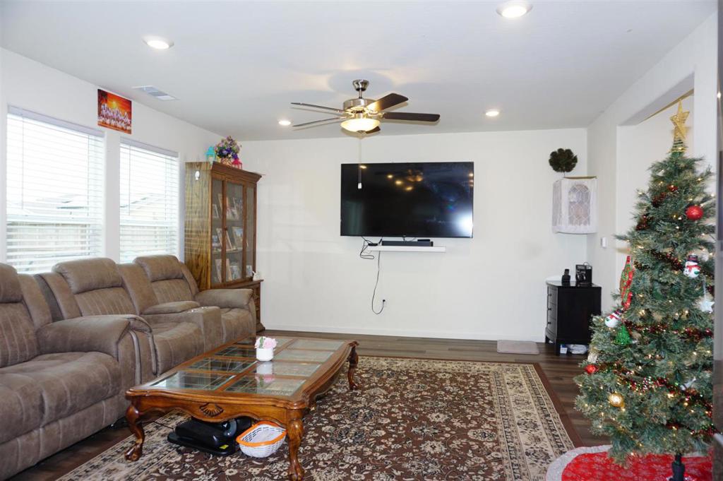 405 Greene Way Property Photo 6