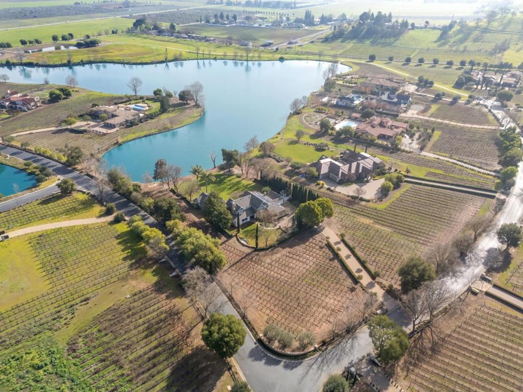 1450 Lakeview Court Property Photo 71