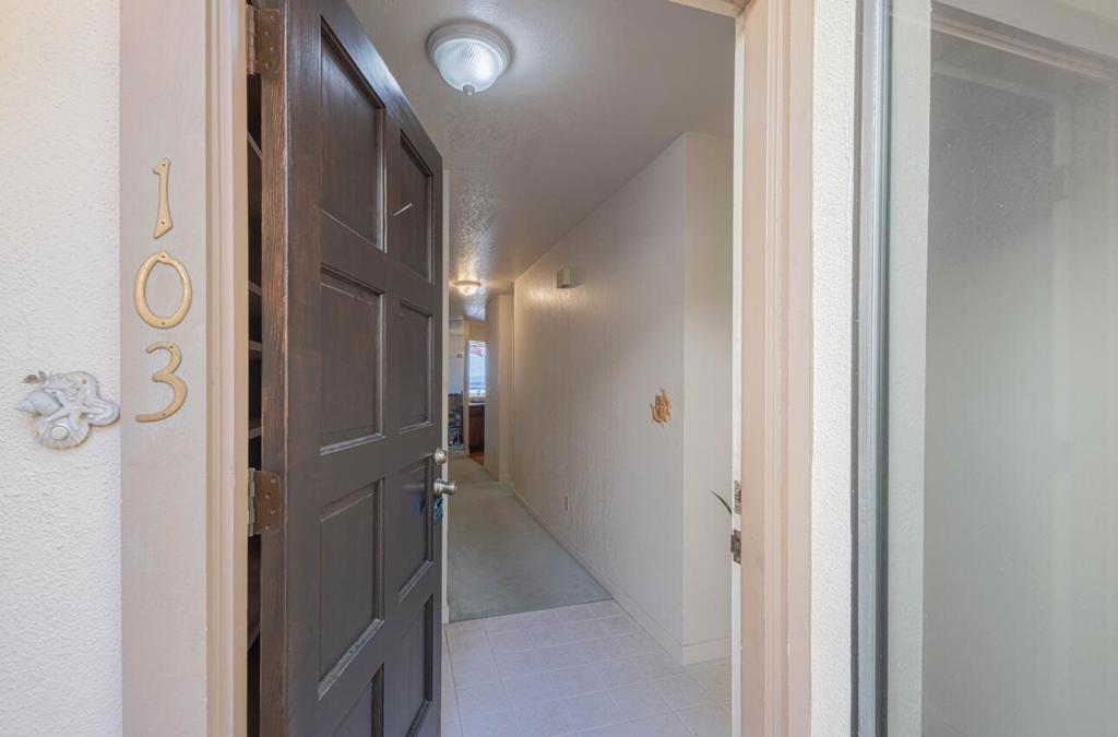 585 Hawthorne Street 103 Property Photo 5