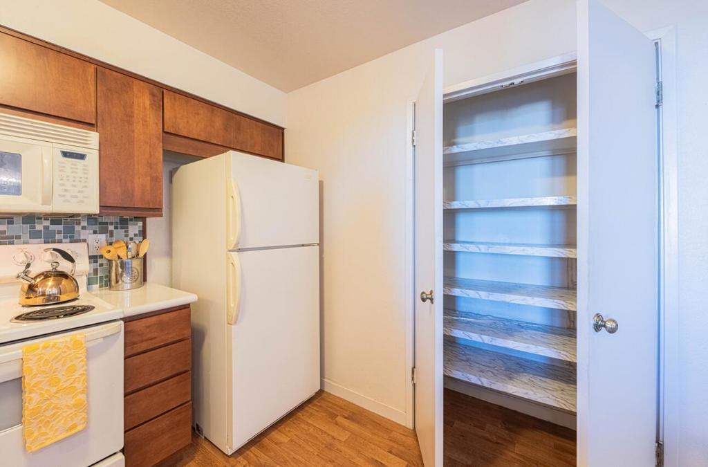585 Hawthorne Street 103 Property Photo 15