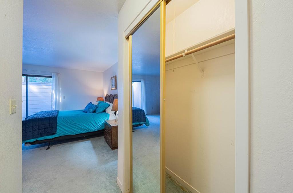 585 Hawthorne Street 103 Property Photo 20