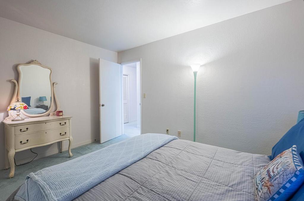 585 Hawthorne Street 103 Property Photo 27