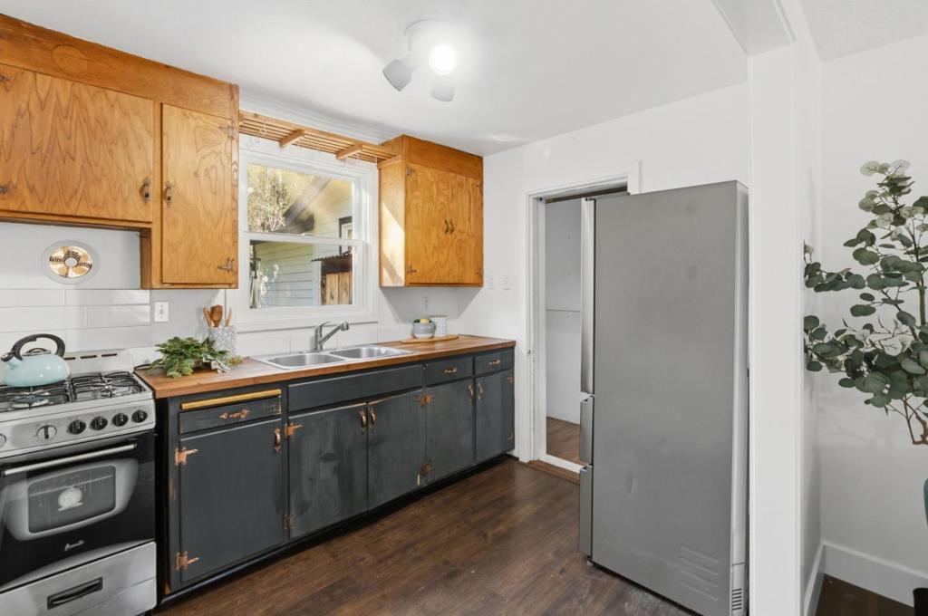 8135 Fremont Avenue Property Photo 3