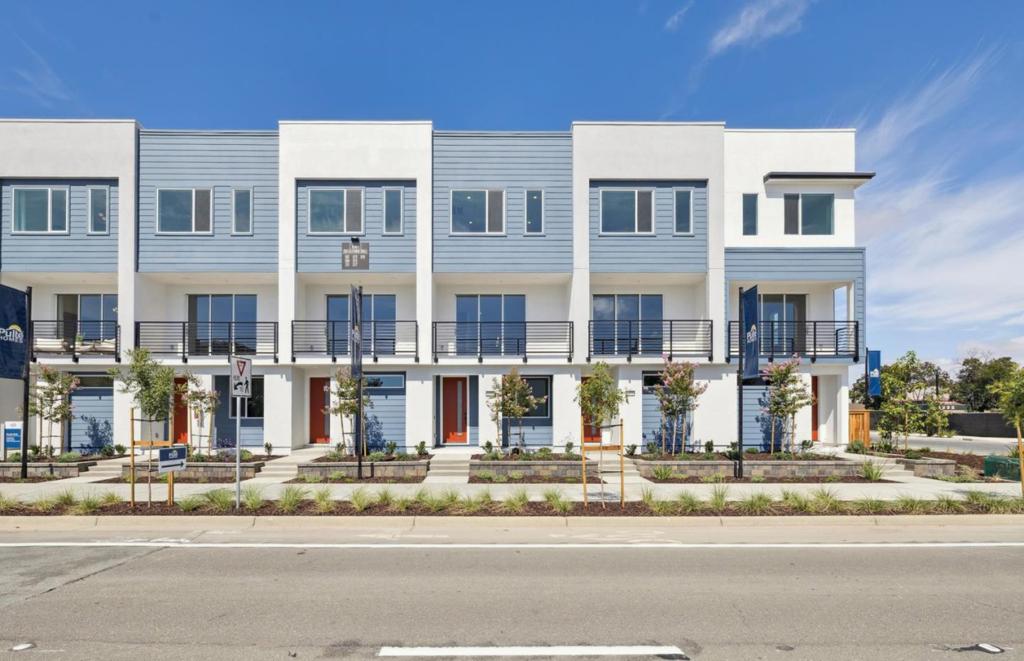 1357 Lilac Way Property Photo 3