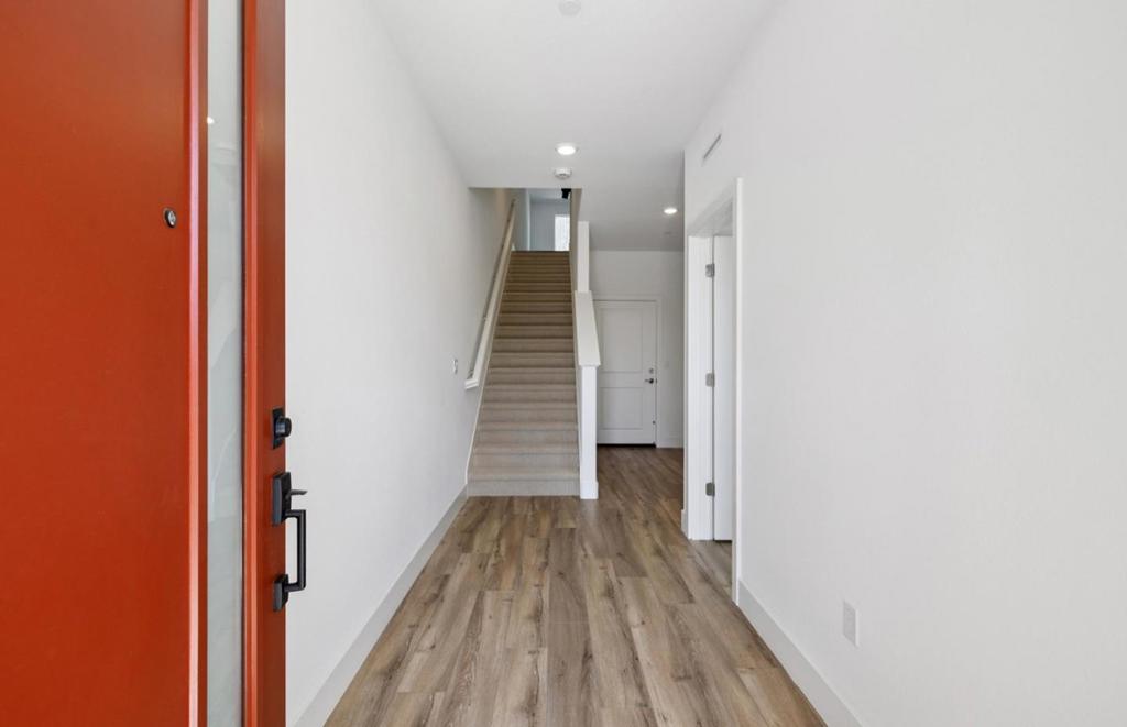 1357 Lilac Way Property Photo 8