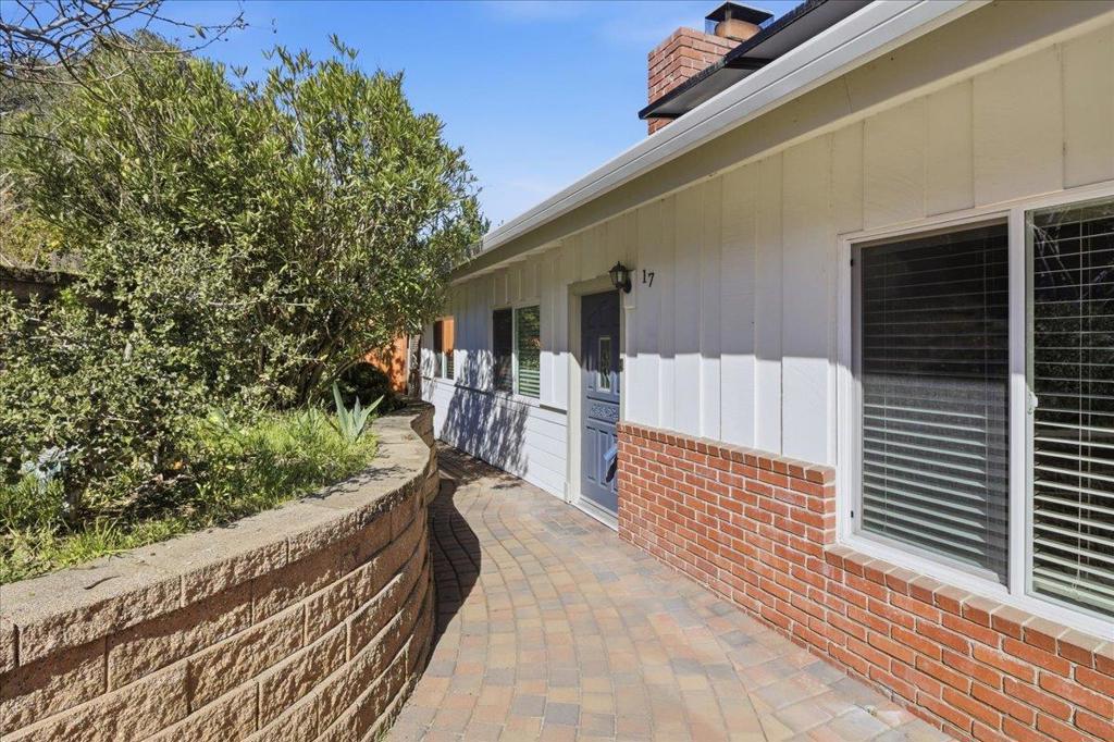 17 Los Encinos Drive Property Photo 6