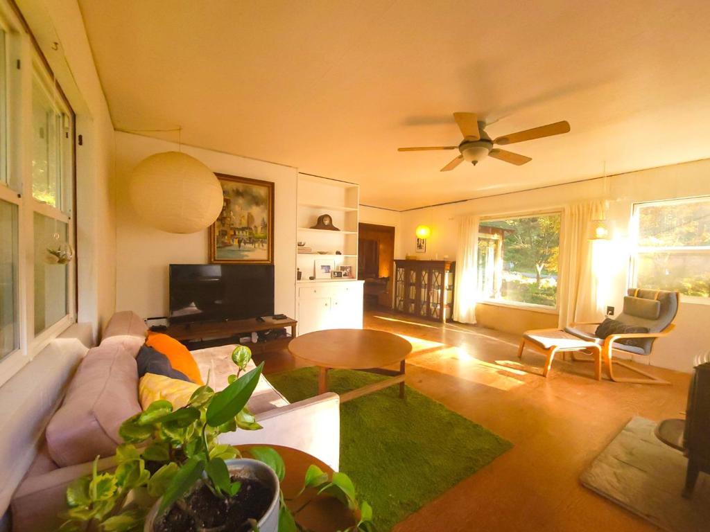 785 Cathedral Property Photo 15