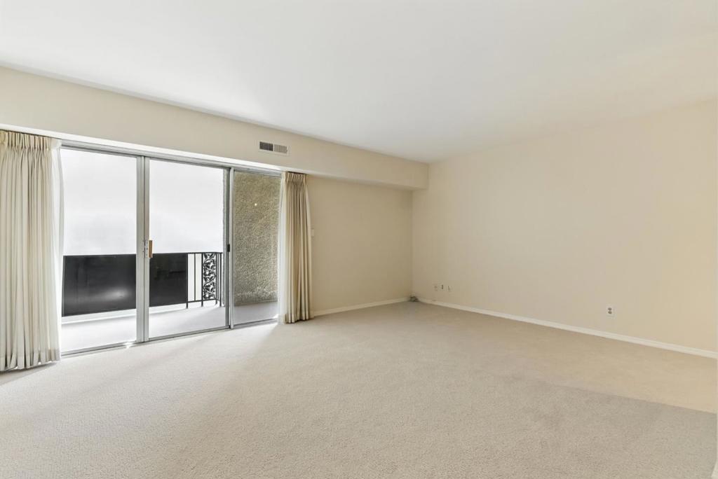 728 Elm Street 205 Property Photo 6