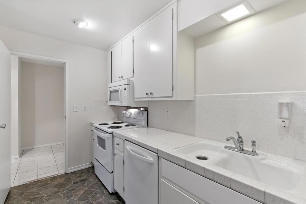 728 Elm Street 205 Property Photo 19