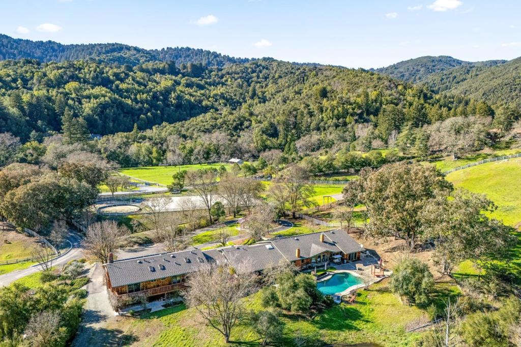6915 Redwood Retreat Road Property Photo 1