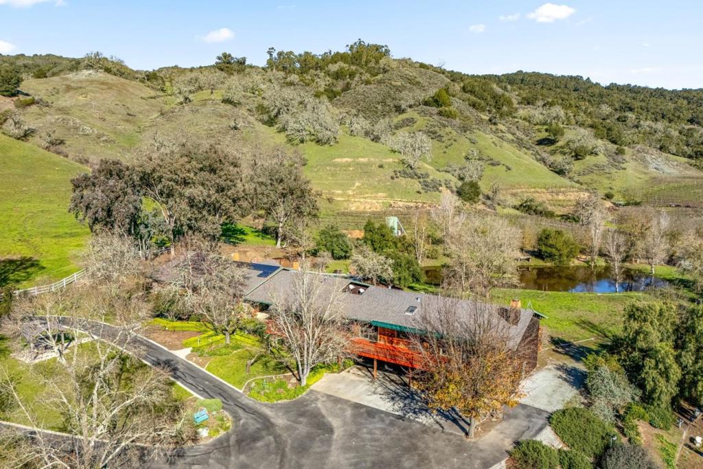 6915 Redwood Retreat Road Property Photo 3