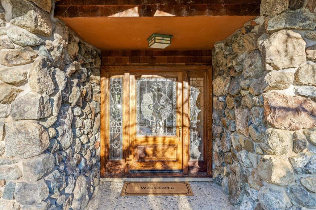 6915 Redwood Retreat Road Property Photo 5