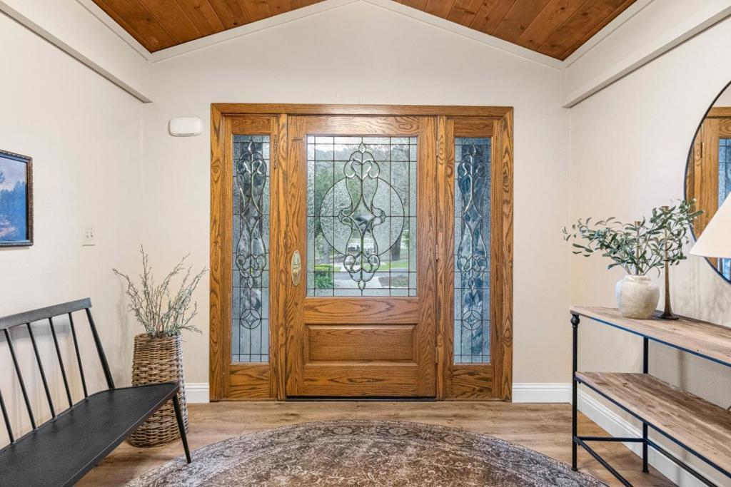 6915 Redwood Retreat Road Property Photo 6