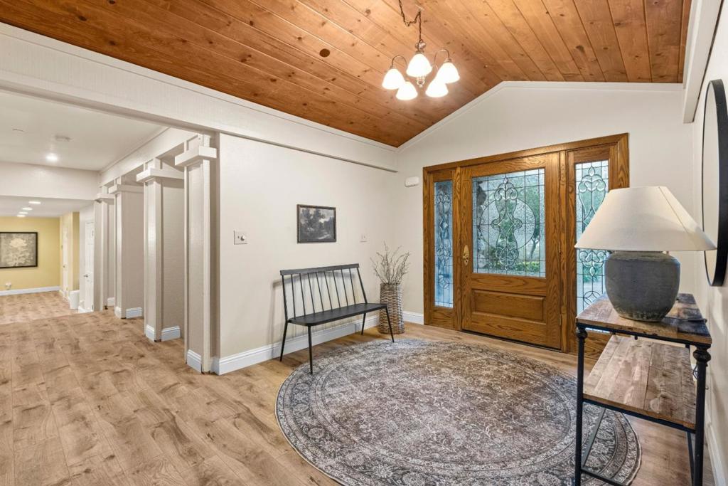 6915 Redwood Retreat Road Property Photo 7