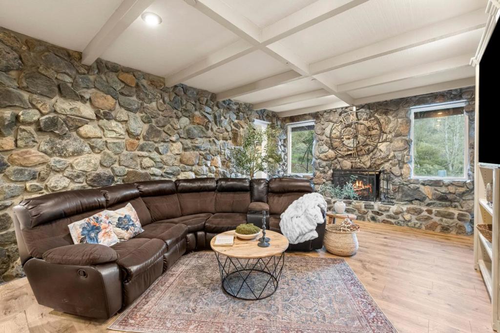 6915 Redwood Retreat Road Property Photo 19