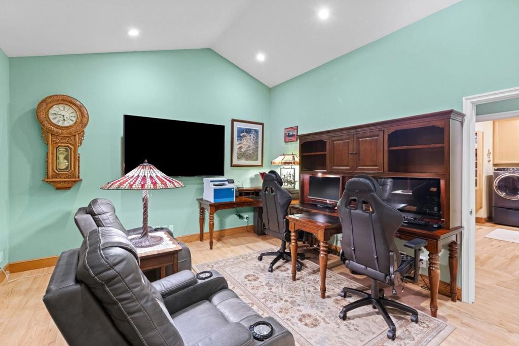 6915 Redwood Retreat Road Property Photo 40