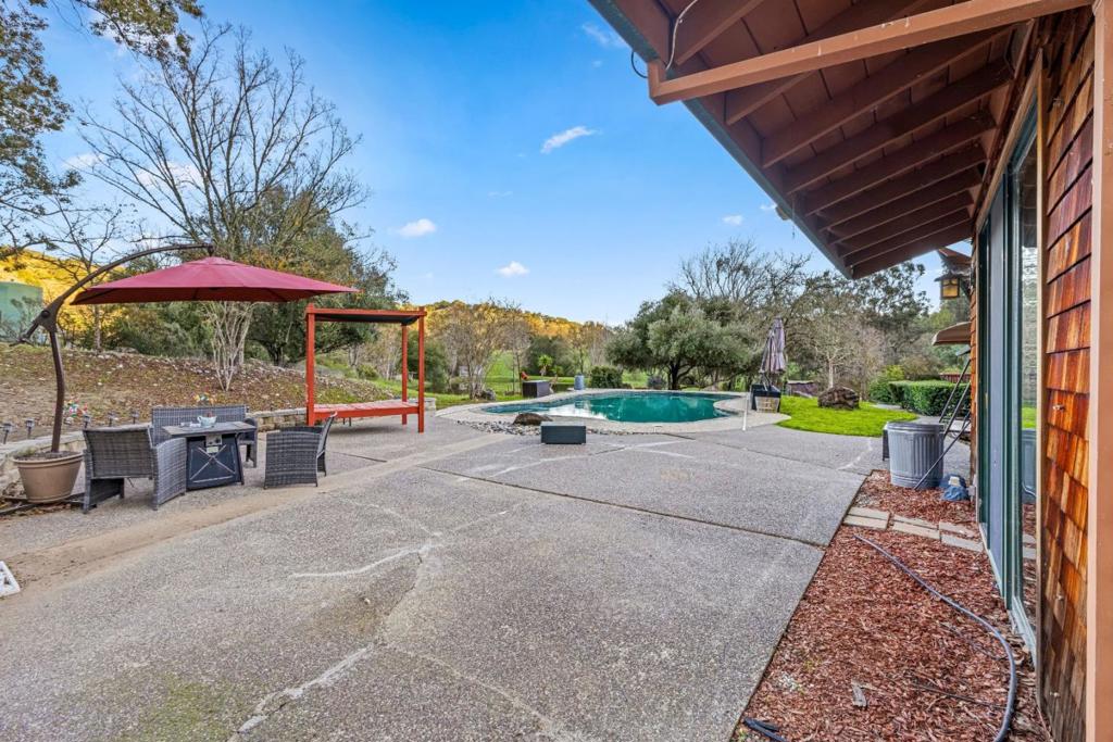 6915 Redwood Retreat Road Property Photo 55