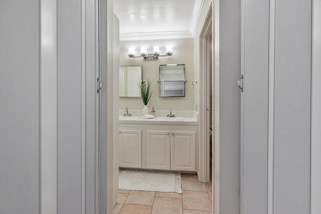 1210 Golden Oaks Lane Property Photo 19