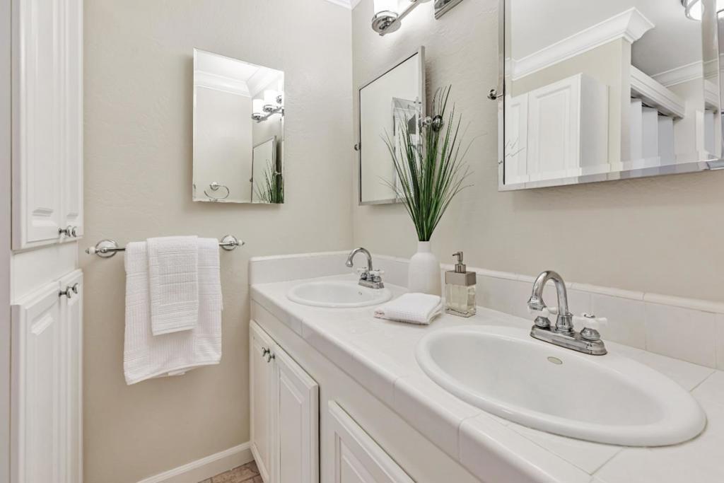 1210 Golden Oaks Lane Property Photo 20