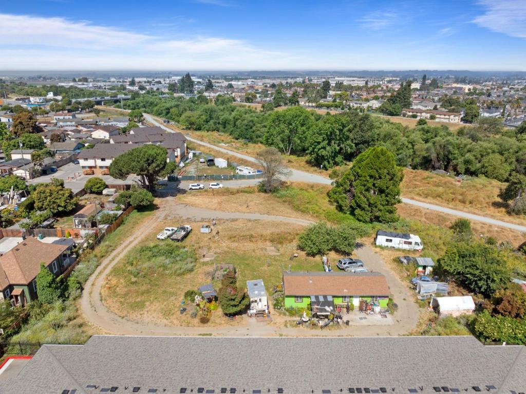 124 Gonda Street Property Photo 4