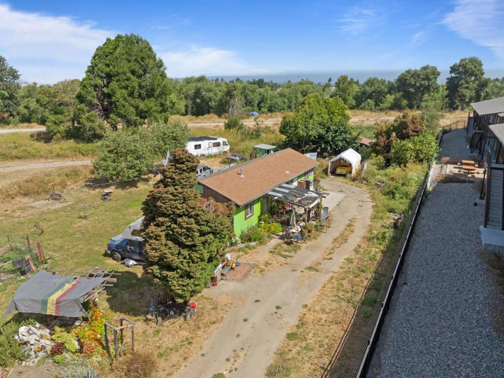 124 Gonda Street Property Photo 8