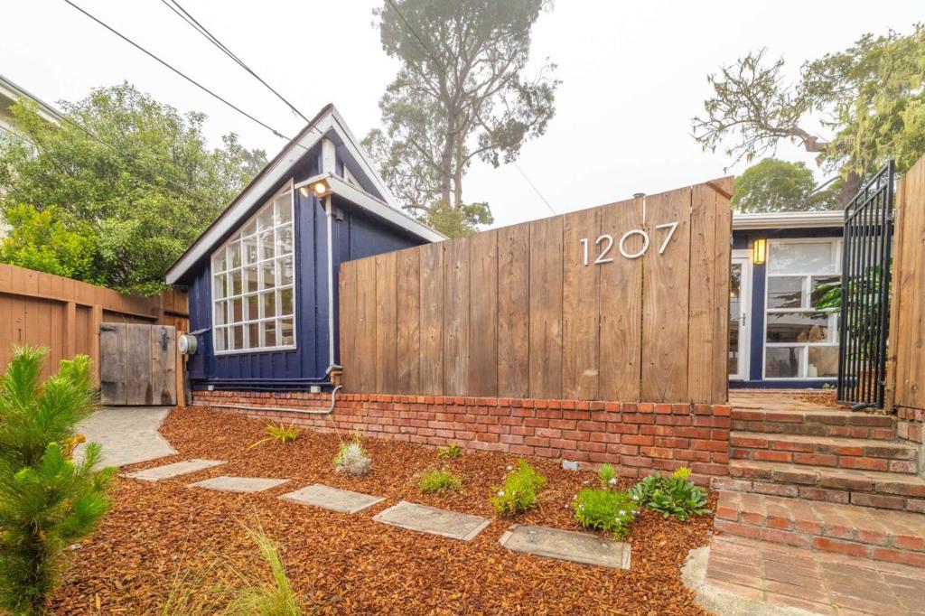1207 Presidio Boulevard Property Photo 1
