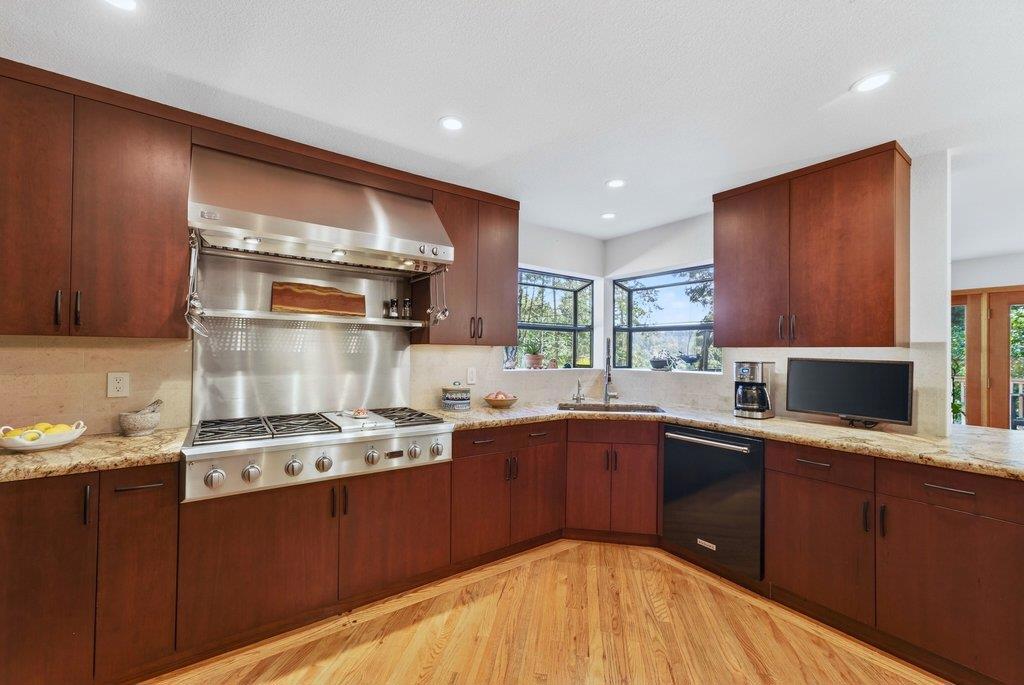 350 Aurora Road Property Photo 17