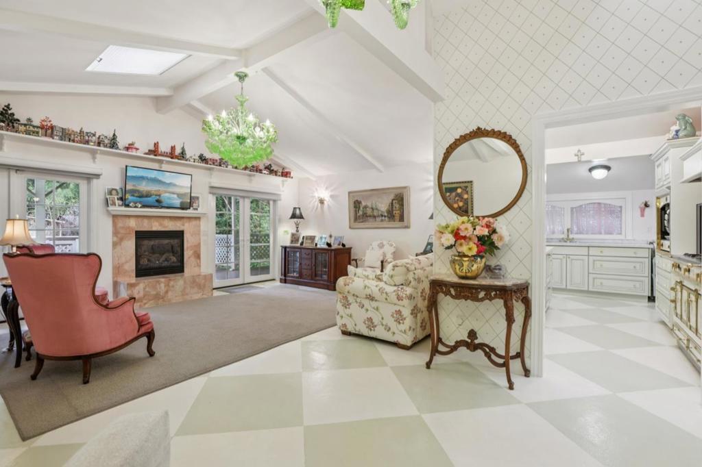 14262 Laurel Place Property Photo 4