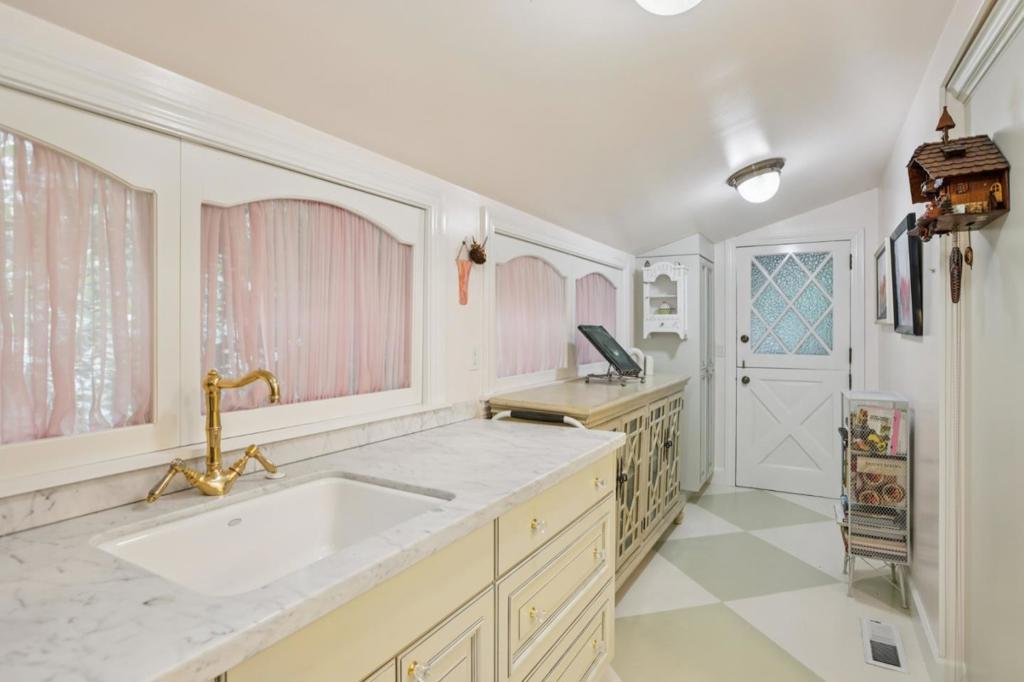 14262 Laurel Place Property Photo 9