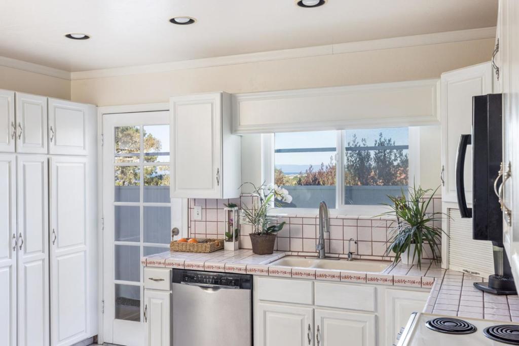 2962 Club Road Property Photo 10