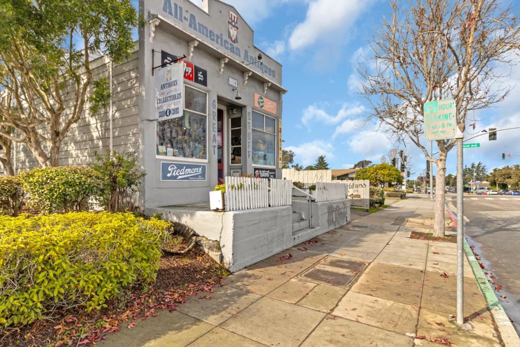 883 Lighthouse Avenue Property Photo 1