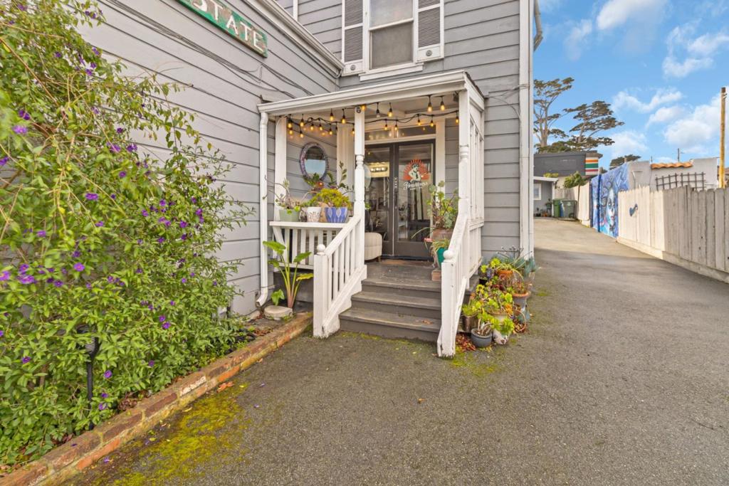 883 Lighthouse Avenue Property Photo 11