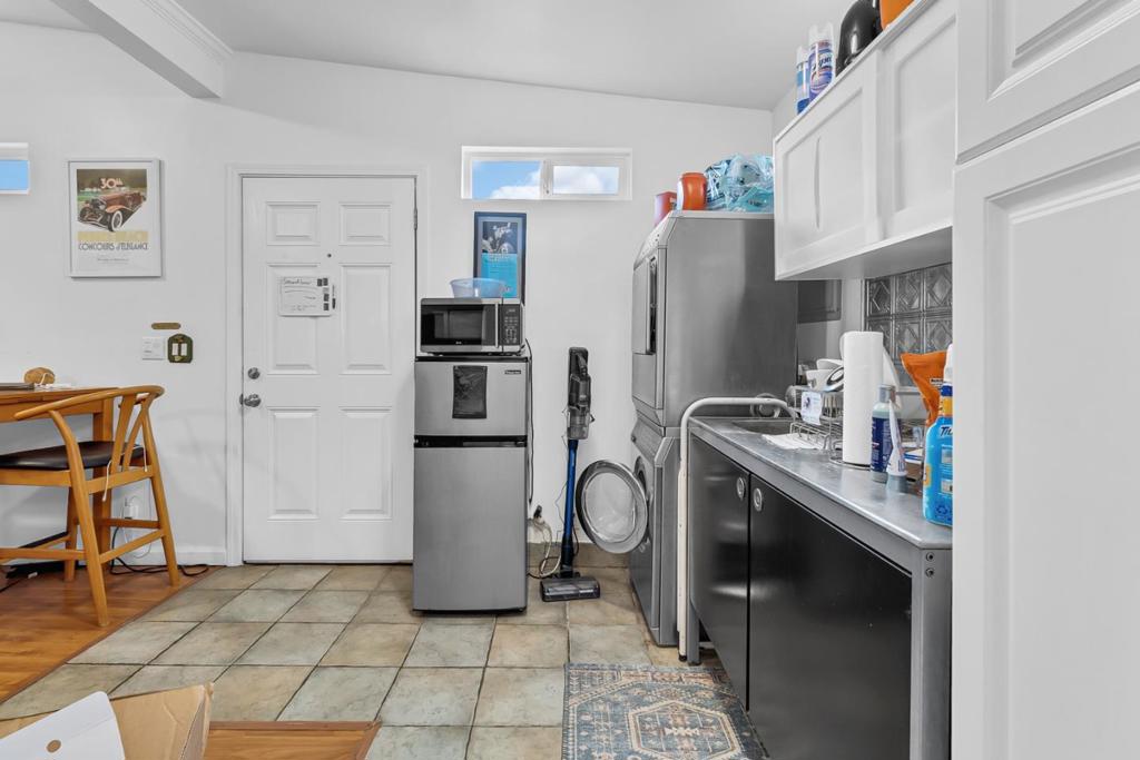 883 Lighthouse Avenue Property Photo 35