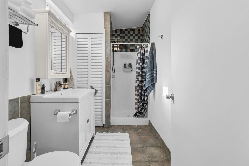 883 Lighthouse Avenue Property Photo 44