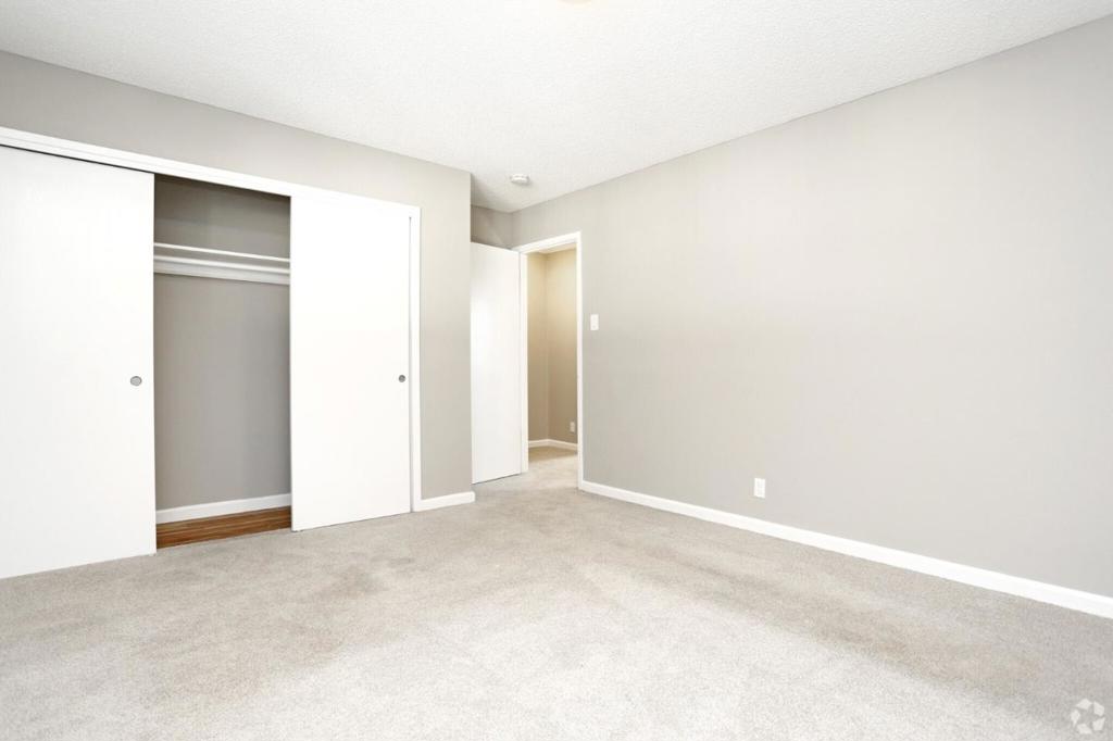 2275 Grove Way Property Photo 8