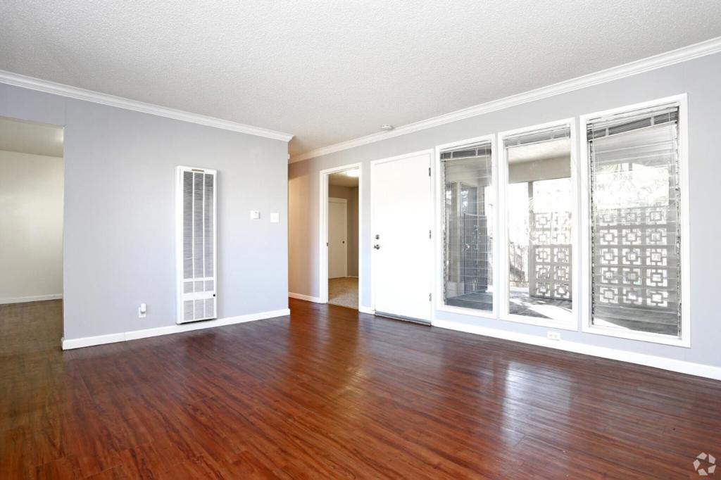 2275 Grove Way Property Photo 10