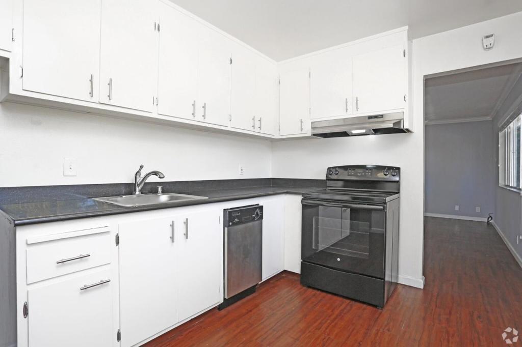 2275 Grove Way Property Photo 11