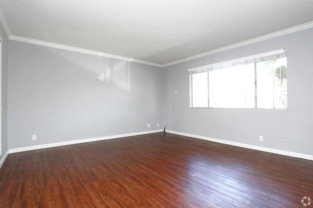 2275 Grove Way Property Photo 12