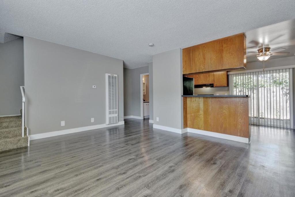 2275 Grove Way Property Photo 14