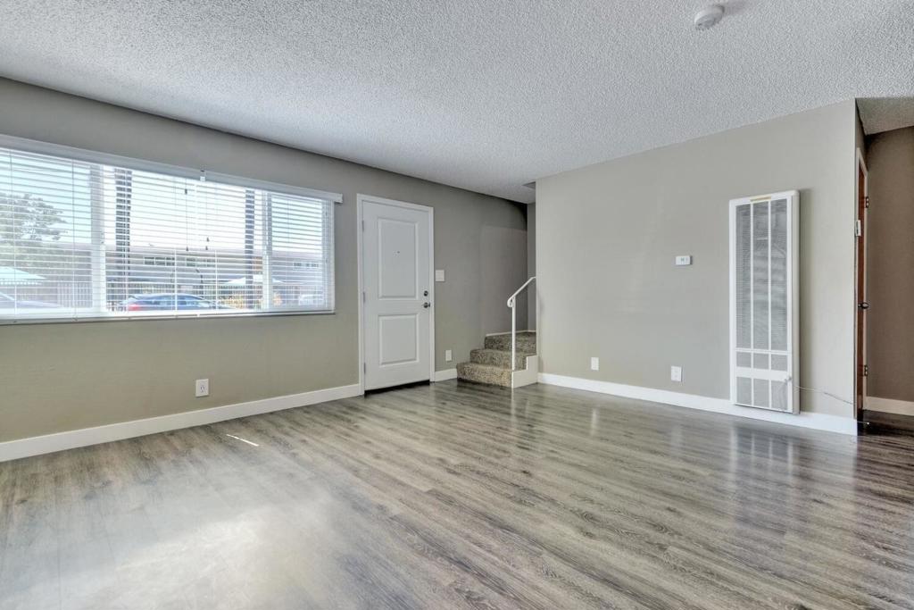 2275 Grove Way Property Photo 15